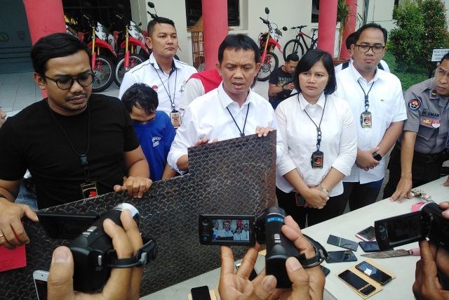 Polrestabes Ungkap Pembuatan Sajam yang Digunakan Tawuran Geng di Surabaya