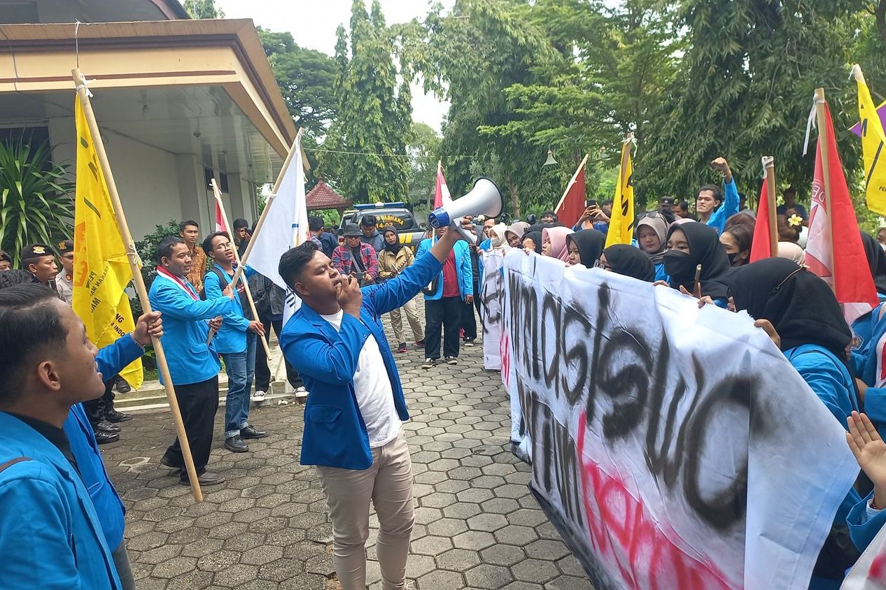 Berimbas pada Pendidikan hingga Perbaikan Jalan, Mahasiswa Madiun Raya Tolak Efisiensi Anggaran 