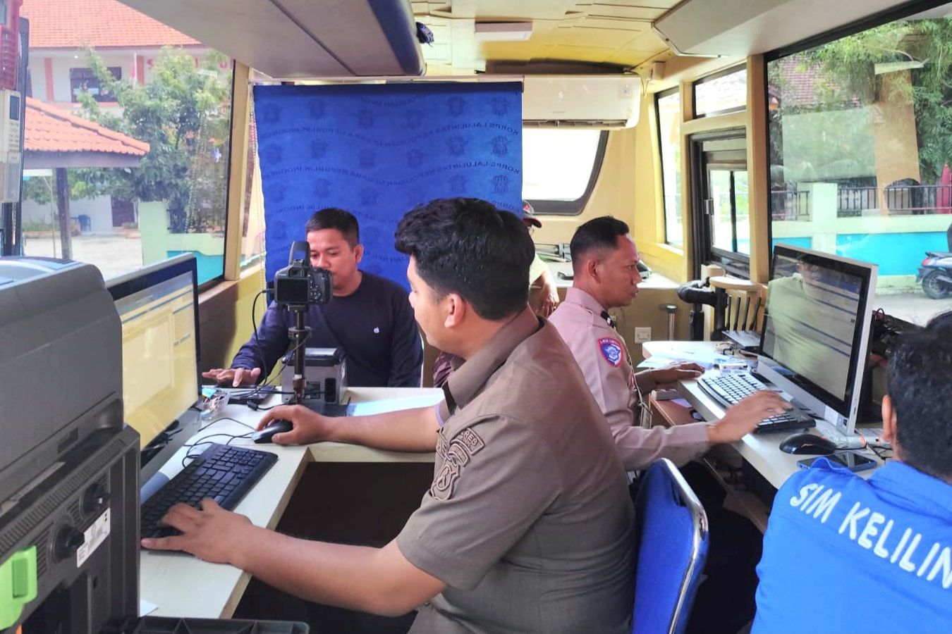 Polres Gresik Kirim Layanan Bus SIM Keliling ke Pulau Bawean