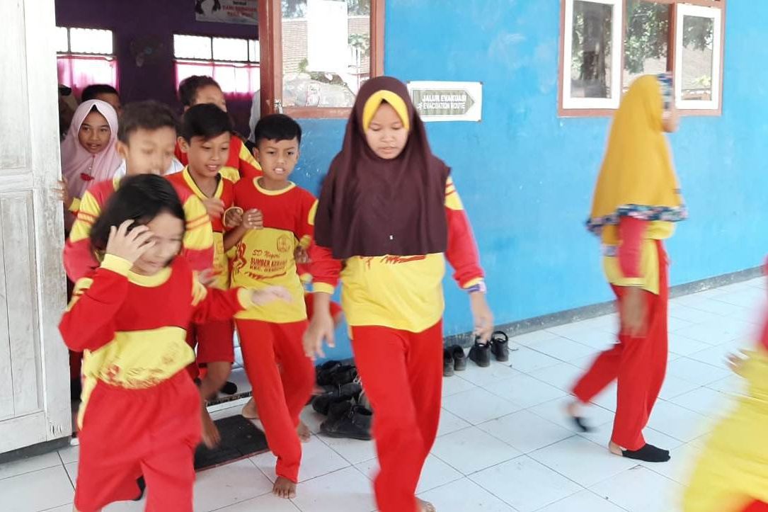 Siswa SDN Sumberkerang Probolinggo Belajar Menyelamatkan Diri Saat Gempa