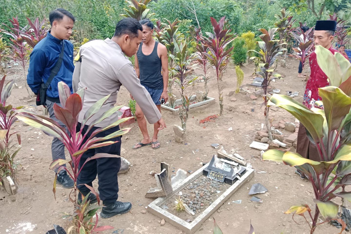 Polisi Masih Selidiki Pelaku dan Motif Perusakan Puluhan Makam di Banyuwangi