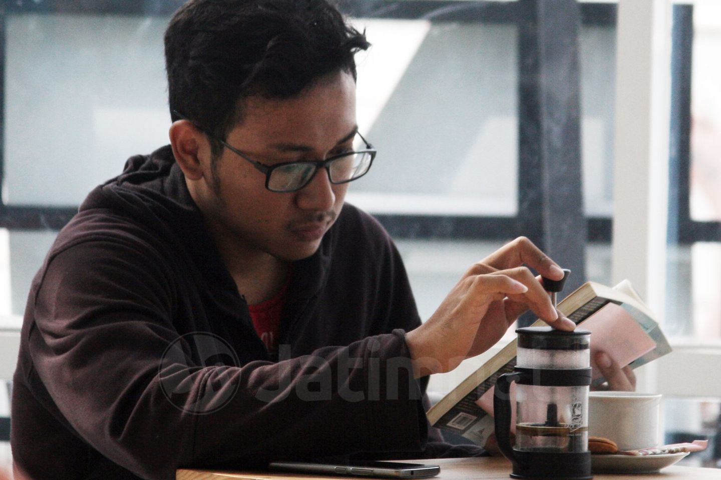 'Nyruput' Kopi Panas dan Dingin Efeknya Berbeda Bagi Kesehatanmu