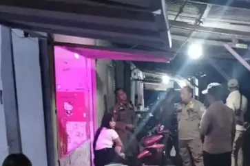 Razia Ramadan, Satpol PP Lamongan Amankan Penjual Miras dan Wanita Pramusaji