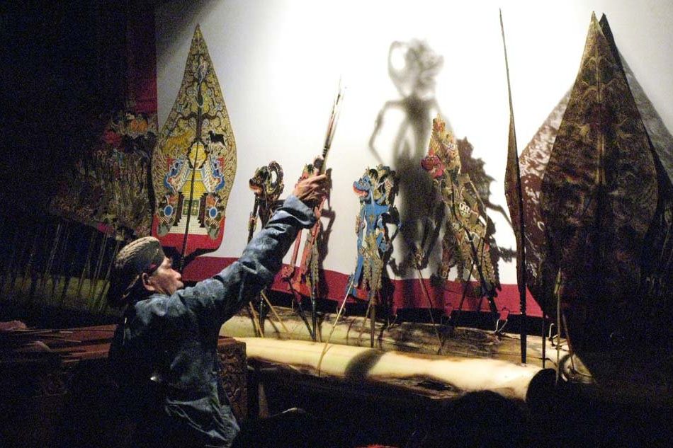 Dalang Ini Bikin Pertunjukan Wayang Kulit dengan Bahasa Polandia