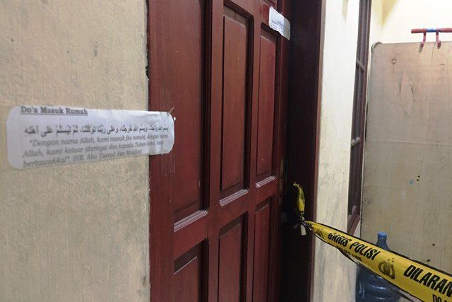 Polisi Bawa Sejumlah Barang dari Kamar Kos Pembacok Polisi 