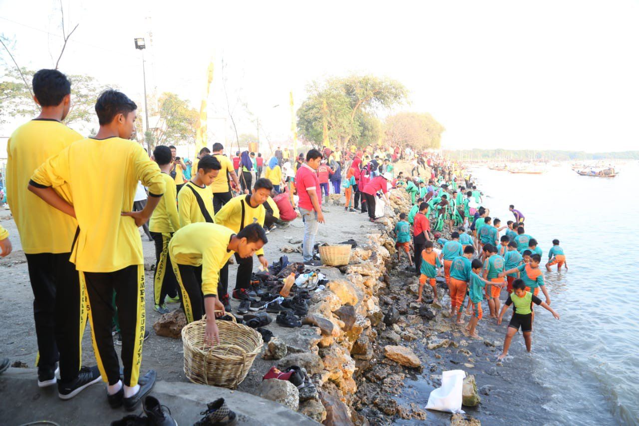 Libatkan 6.000 Peserta, Kerja Bakti Pemkot Surabaya Kumpulkan 2,3 Ton Sampah