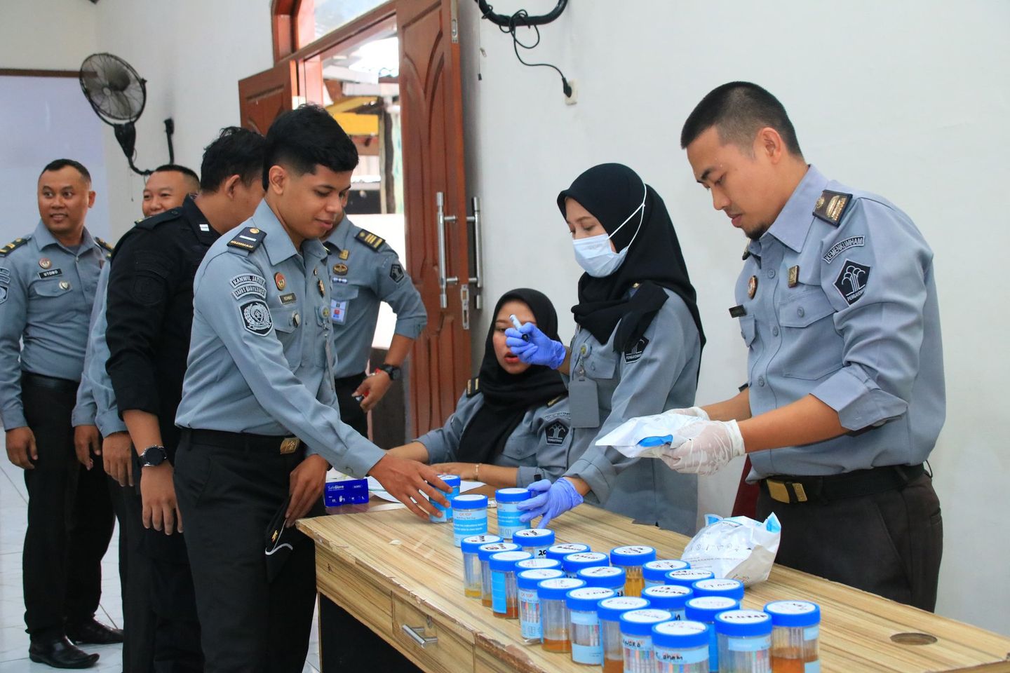Deteksi Narkoba, Pegawai dan Napi Lapas Banyuwangi Jalani Tes Urine