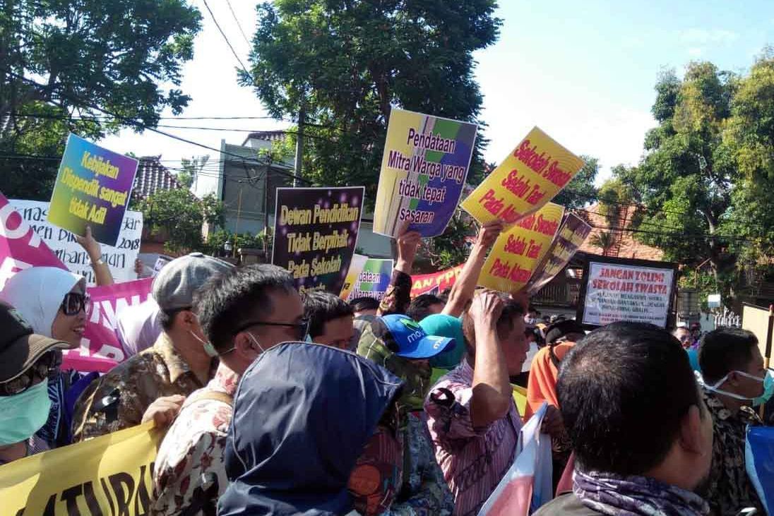 Sekolah Swasta Tuntut Kadispendik Surabaya Mundur