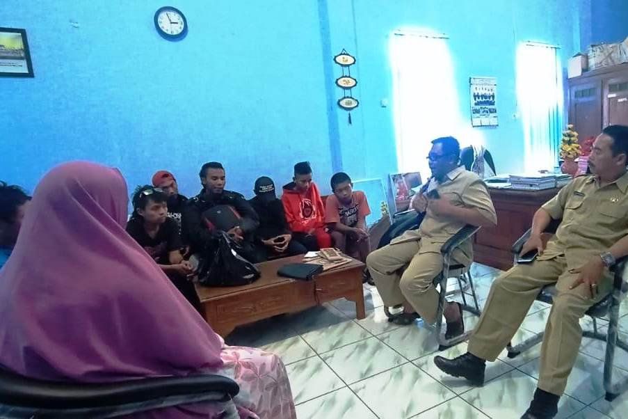 Terjaring Razia, Tujuh Anak Punk Menangis Saat Dikonseling