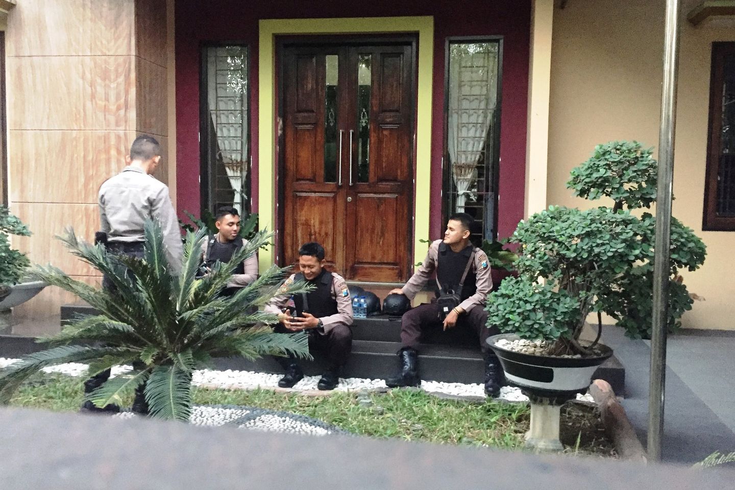 KPK Geledah Rumah Mantan Sekpri Soekarwo