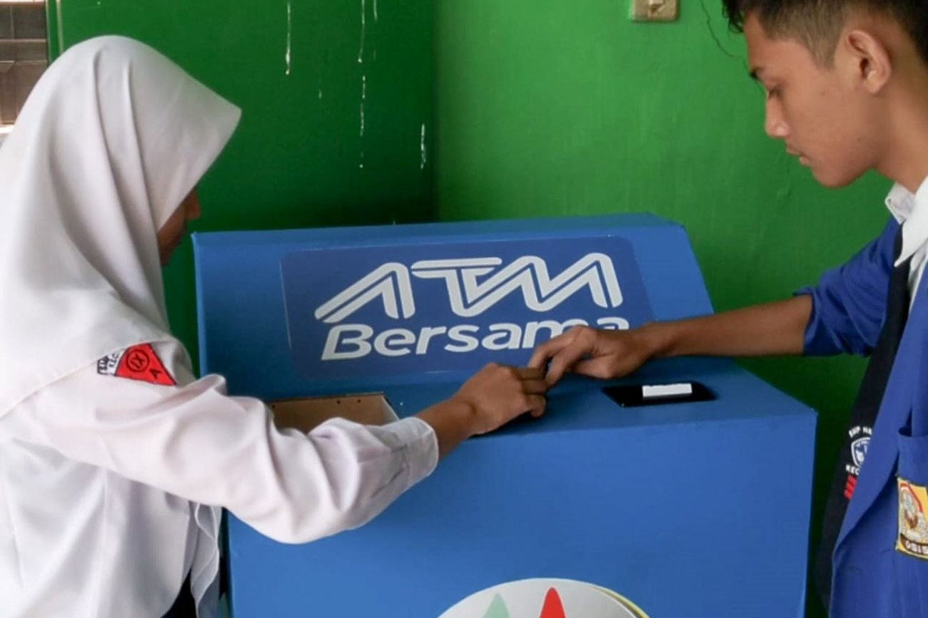 Dua Siswa SMPN 1 Jetis Ponorogo Ciptakan Sampah Digital Berbasis Internet