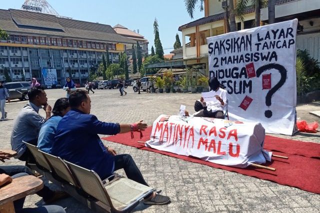 Dituduh Wakil Rektor Berbuat Mesum, Dua Mahasiswa Unitomo Protes