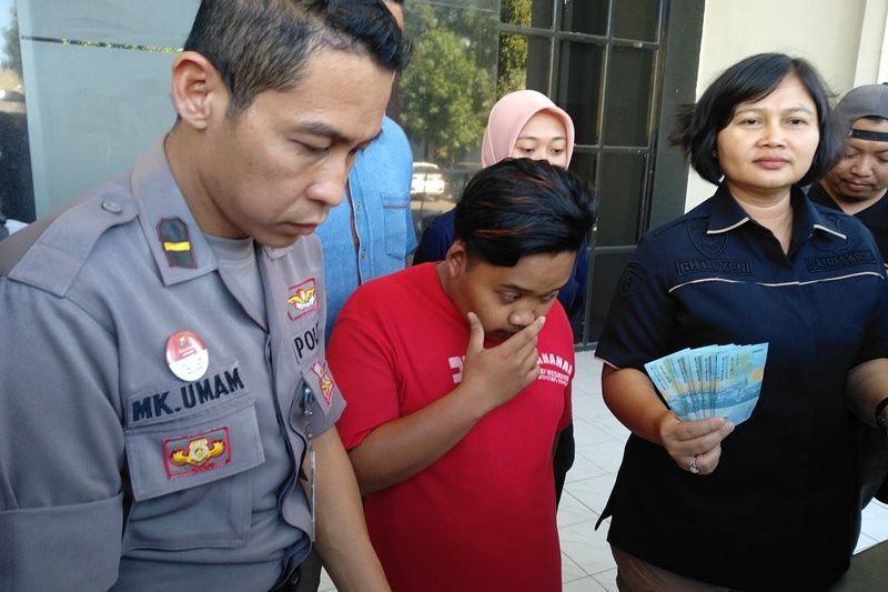 Penjual Bakso di Kediri Jual Istrinya untuk Prostitusi <em>Swinger</em>