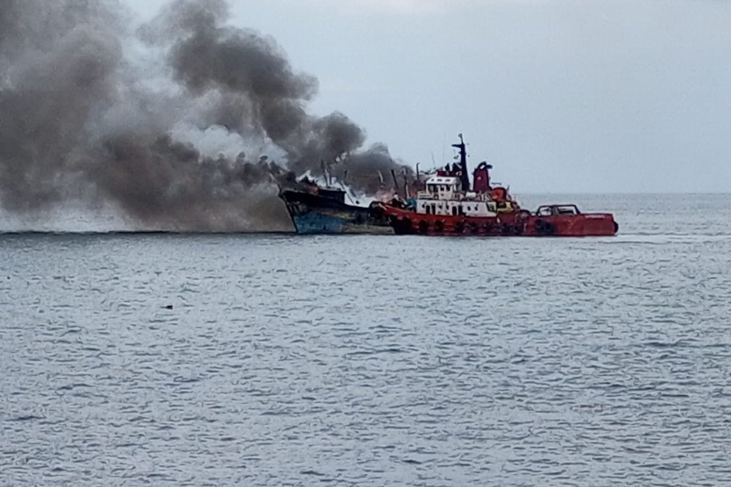 Dua Kapal Penangkap Ikan Terbakar di Selat Bali