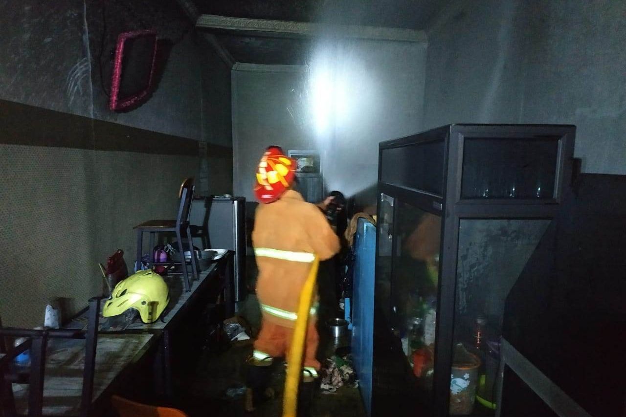Lupa Matikan Kompor, Ruko Warung Makan di Jember Terbakar