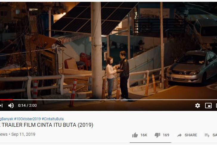 Film Drama Komedi Cinta Itu Buta Mulai Bersaing di Bioskop Surabaya