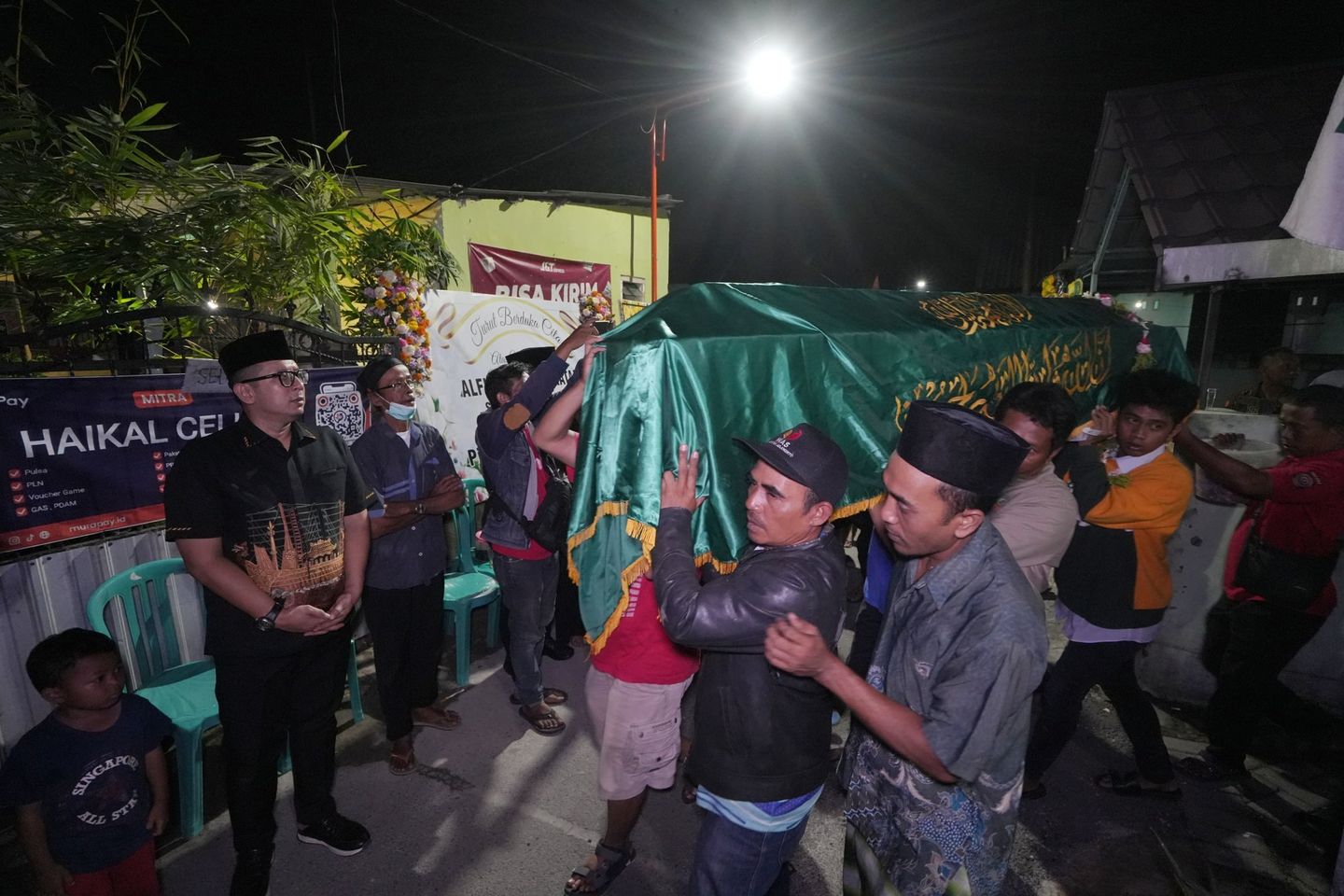 Pj Wali Kota Mojokerto Melayat ke Rumah Duka Siswa SMPN 7 Kota Mojokerto