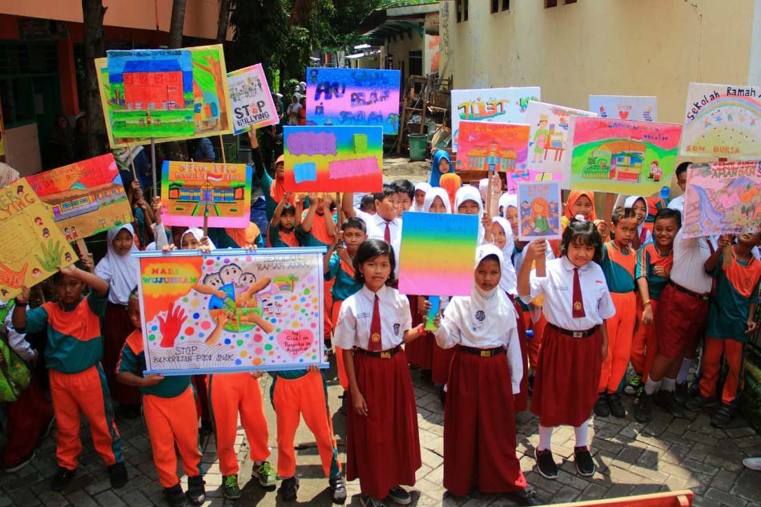 Pelajar Sekolah Dasar di Surabaya Deklrasi Anti <em>Bullying </em>