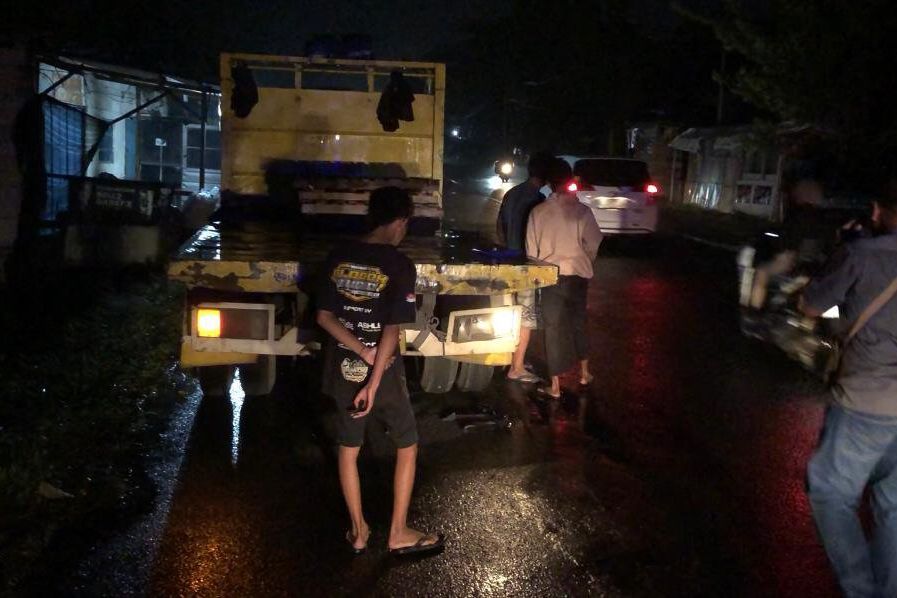 Jalan Gelap, Wanita Ini Tabrak Truk Parkir hingga Tewas