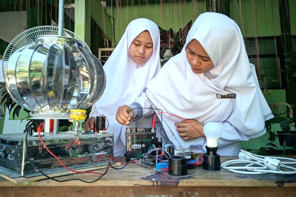 Tiga Siswa MAN 1 Ponorogo Ciptakan Pembangkit Listrik Tenaga Angin