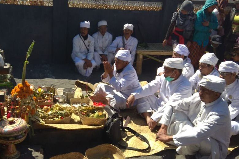 Sucikan Diri Jelang Kasada, Warga Suku Tengger Gelar Melasti
