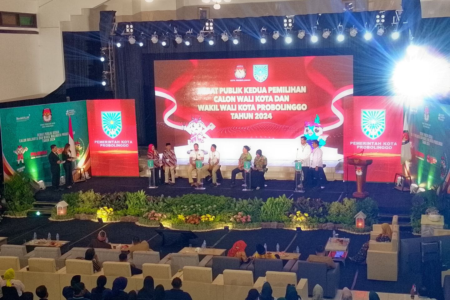 Debat Kedua, Empat Paslon Wali Kota dan Wakil Wali Kota Probolinggo Adu Gagasan Ekonomi Kreatif