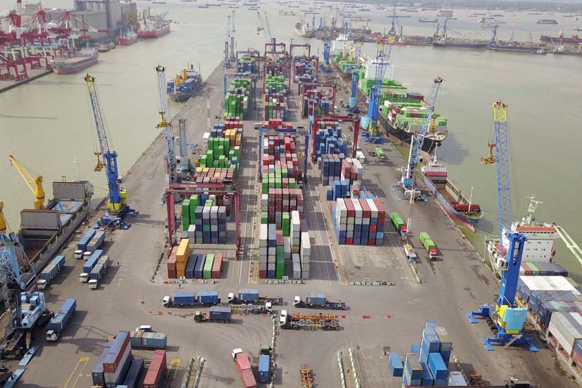 Arus Peti Kemas <em>Transhipment</em> Meningkat 218 Persen