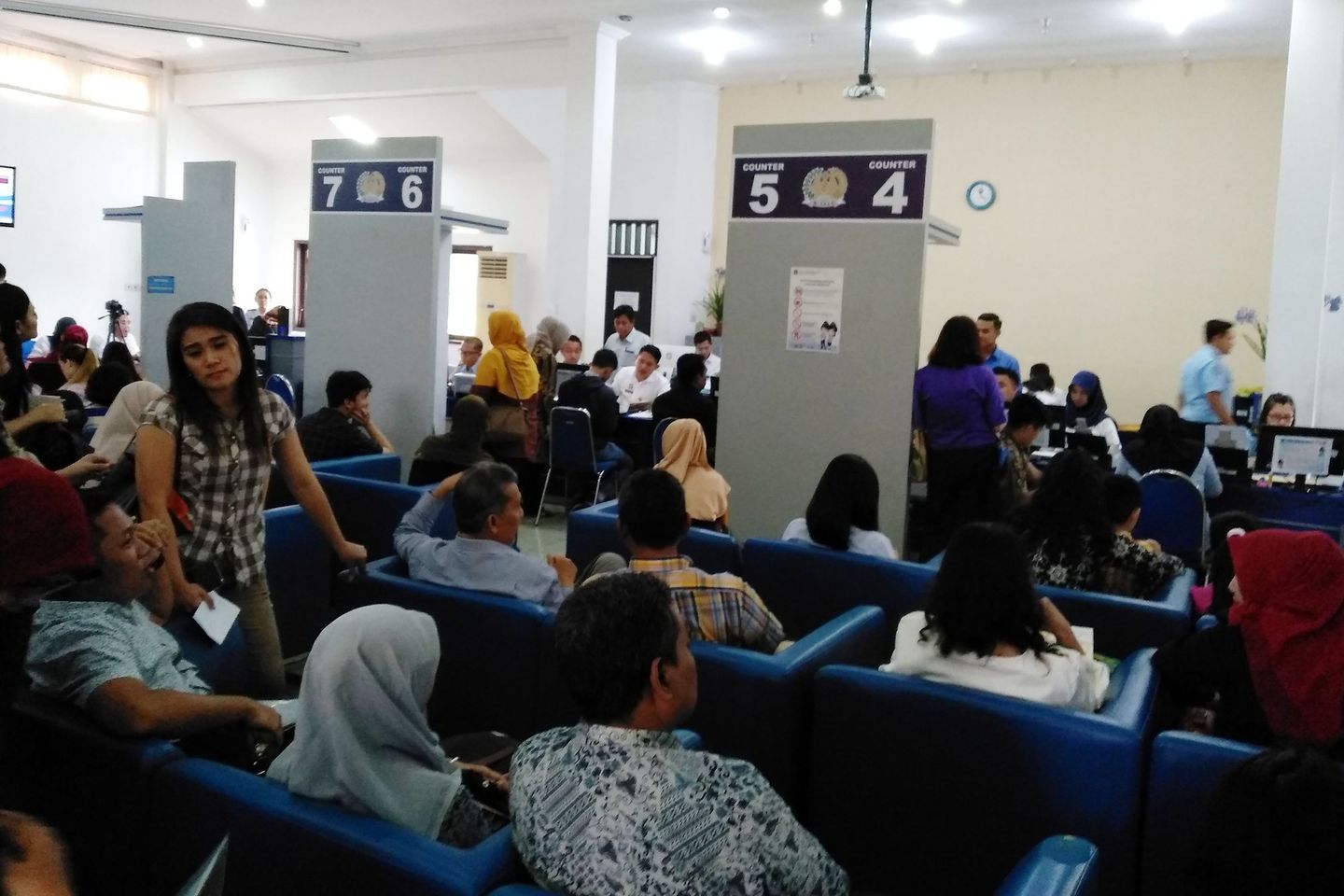 Pengajuan Paspor Baru di Kantor Imigrasi Surabaya Menurun