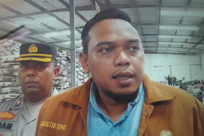 KPU Banyuwangi Terjunkan 300 Orang untuk Sortir dan Lipat Kertas Suara Pilkada