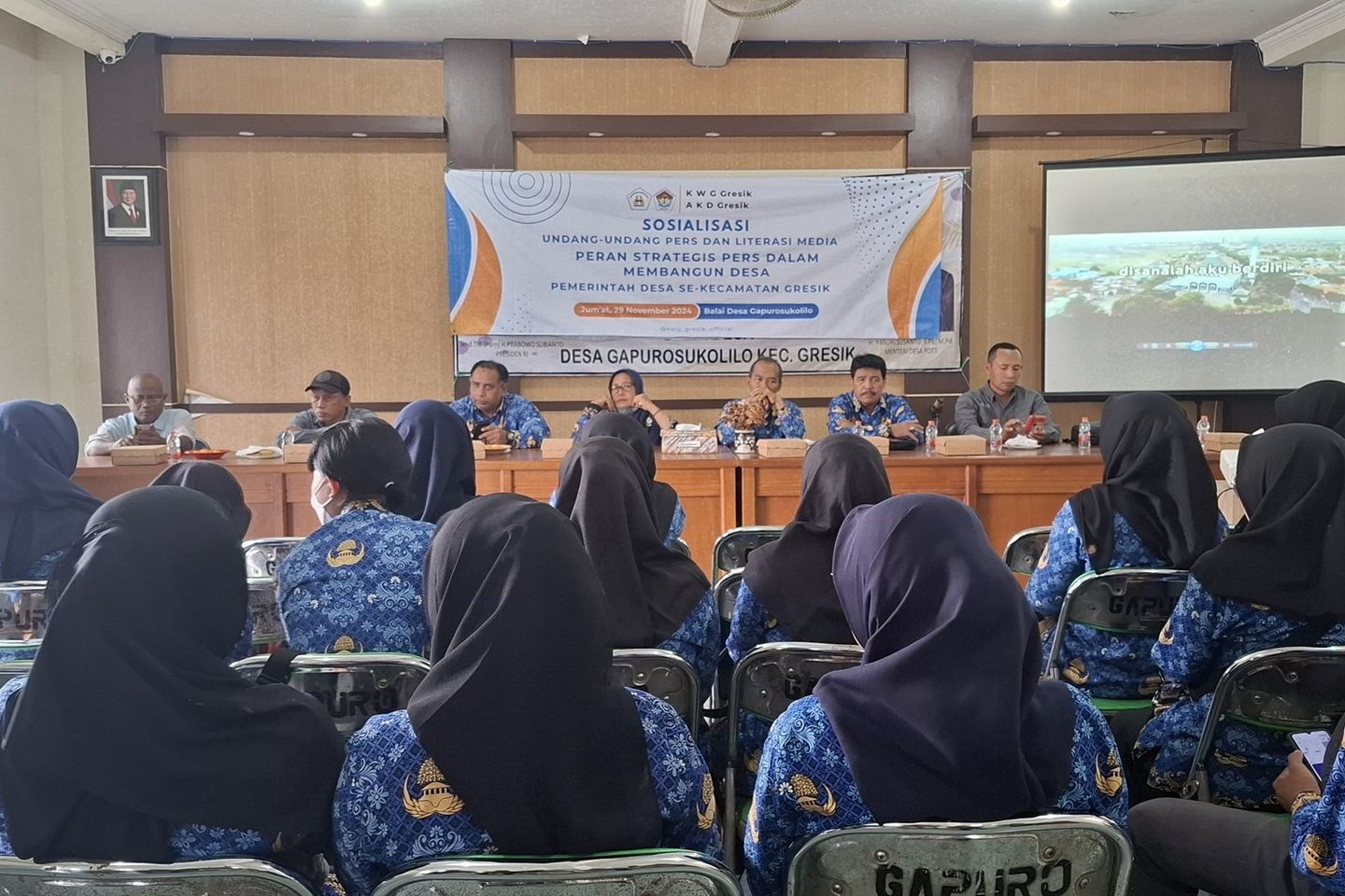 AKD Kecamatan Gresik dan KWG Beri Literasi Media pada Kades dan Perangkat
