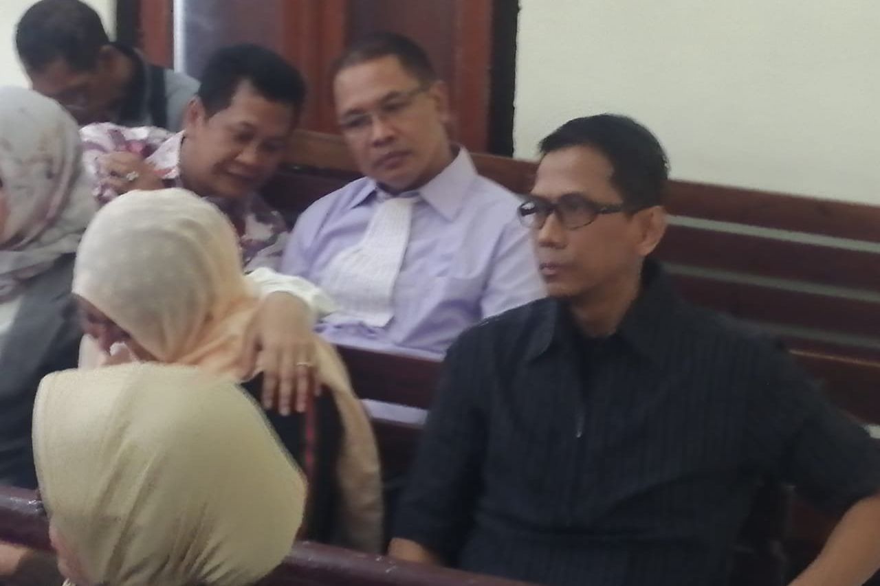 Berikan Dukungan Mental, Ayah Vanessa Angel Datangi PN Surabaya