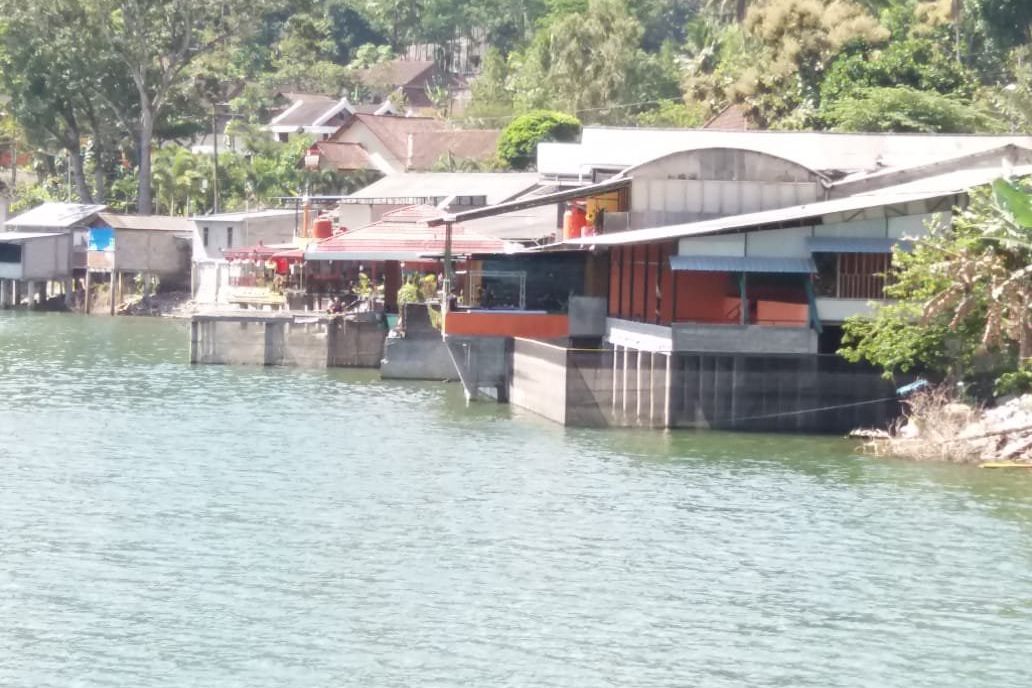 18 Bangunan Permanen di Pinggir Telaga Ngebel Tak Berijin
