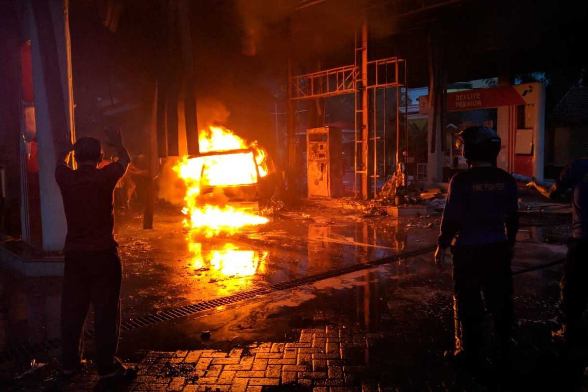 SPBU di Ponorogo Terbakar Setelah Tertabrak Minivan