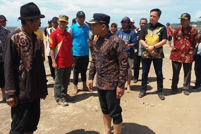 Bupati Lumajang Hentikan Proyek Tambak Udang di Desa Salim Kancil