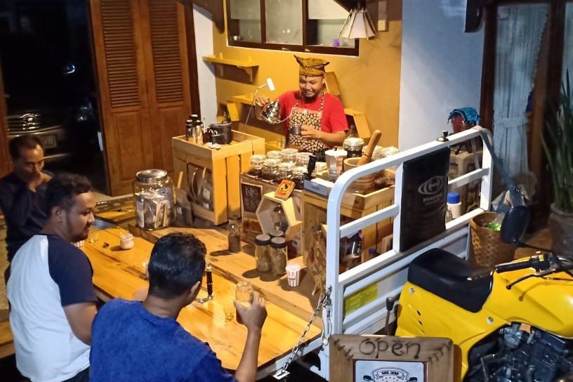 <em>Ngopi</em> Sekaligus Belajar <em>Manual Brewing</em> di MoCa Banyuwangi