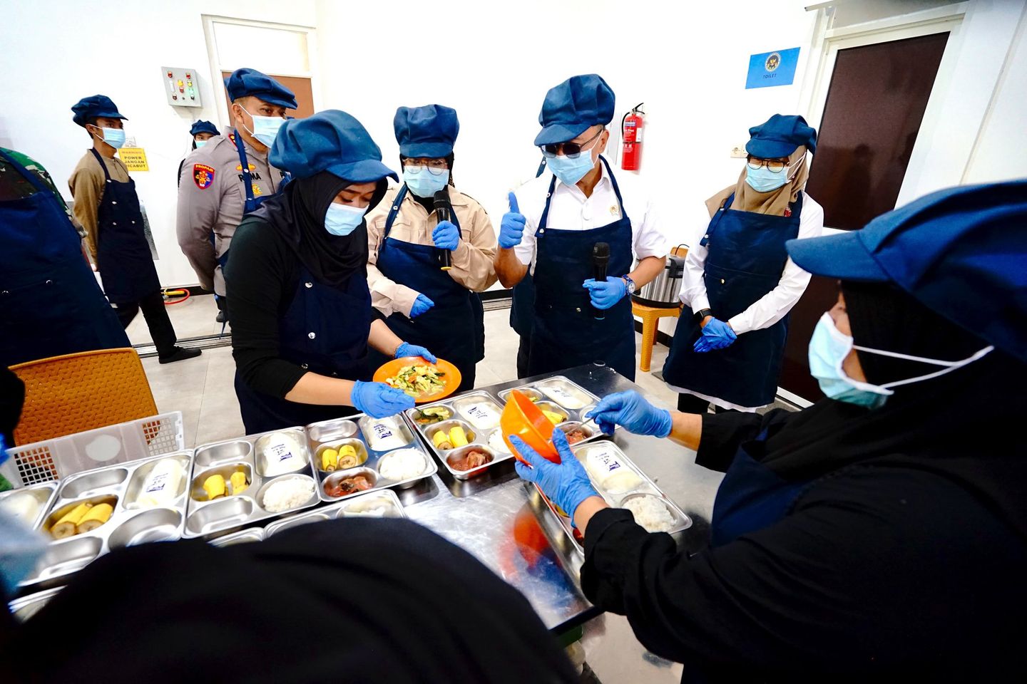 Tinjau Dapur Makan Bergizi Gratis di Banyuwangi, Zulhas: Sudah Memenuhi Standar