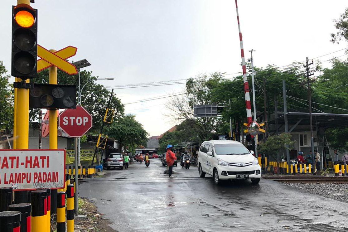 KAI Madiun Ingatkan Penerobos Palang Pintu KA Bisa Didenda