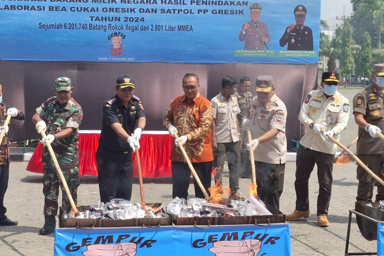 6,2 Juta Batang Rokok dan Ribuan Liter Minuman Beralkohol Ilegal Dimusnahkan