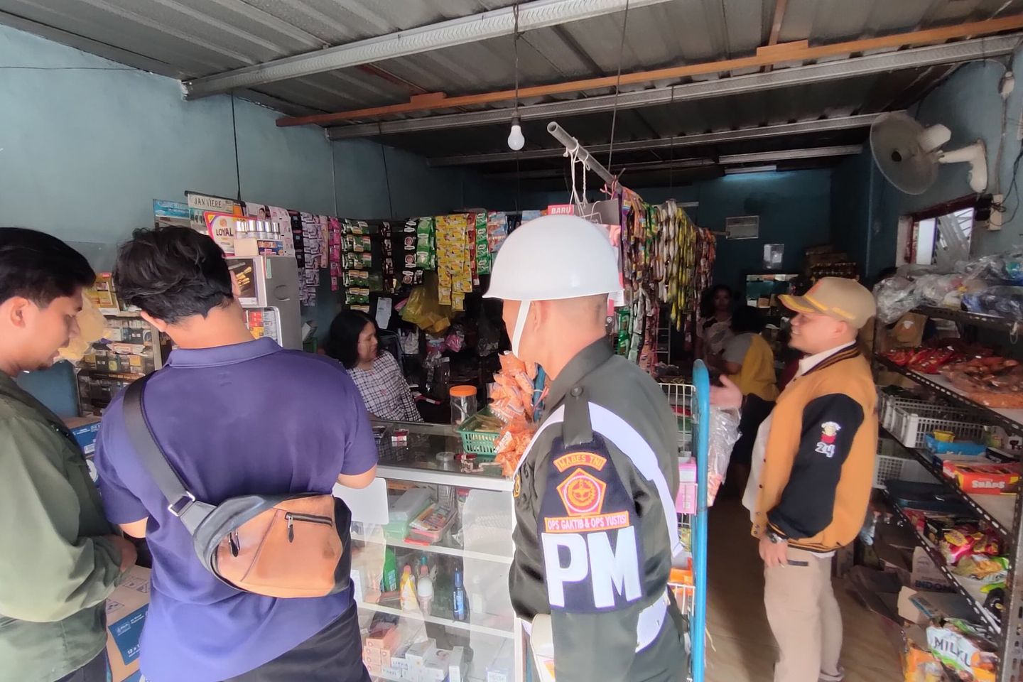 Berantas Rokok Ilegal, Satpol PP Kota Mojokerto Merazia Toko dan Pasar