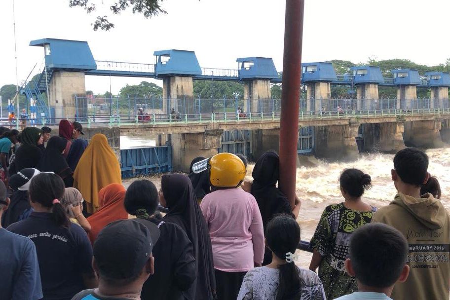 Pria yang Nekat Lompat di Rolak 9 Sungai Brantas Mojokerto Belum Ditemukan