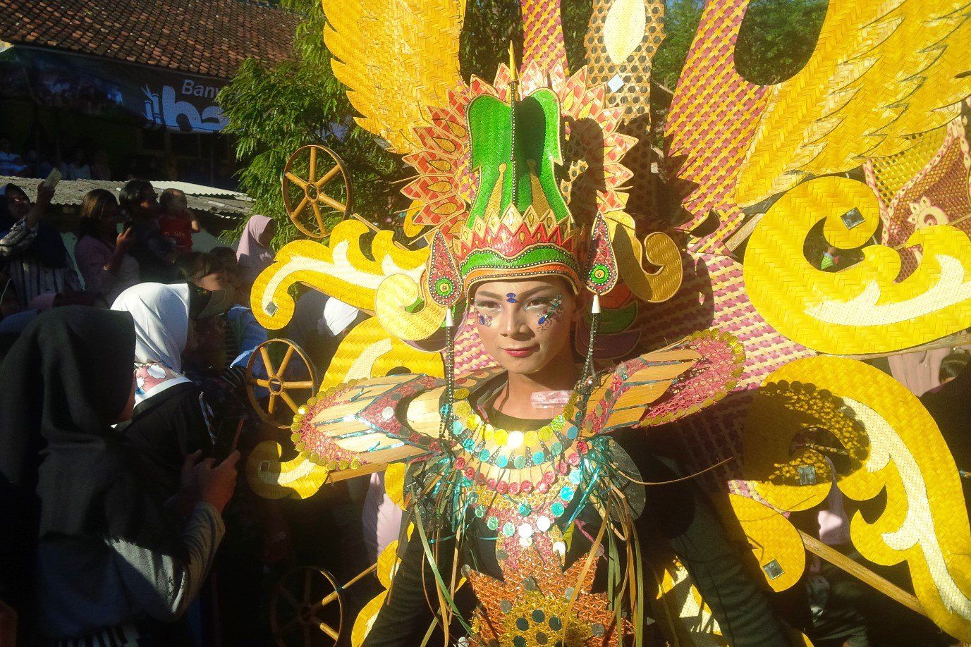 Uniknya Karnaval Busana Bambu di Banyuwangi
