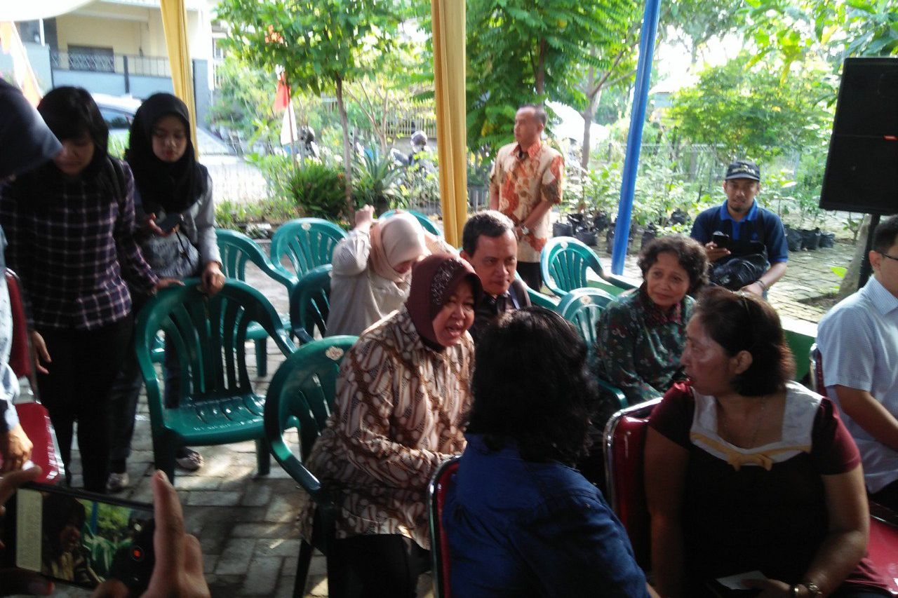 Risma Antre Mencoblos di TPS 001 Wiyung, Surabaya