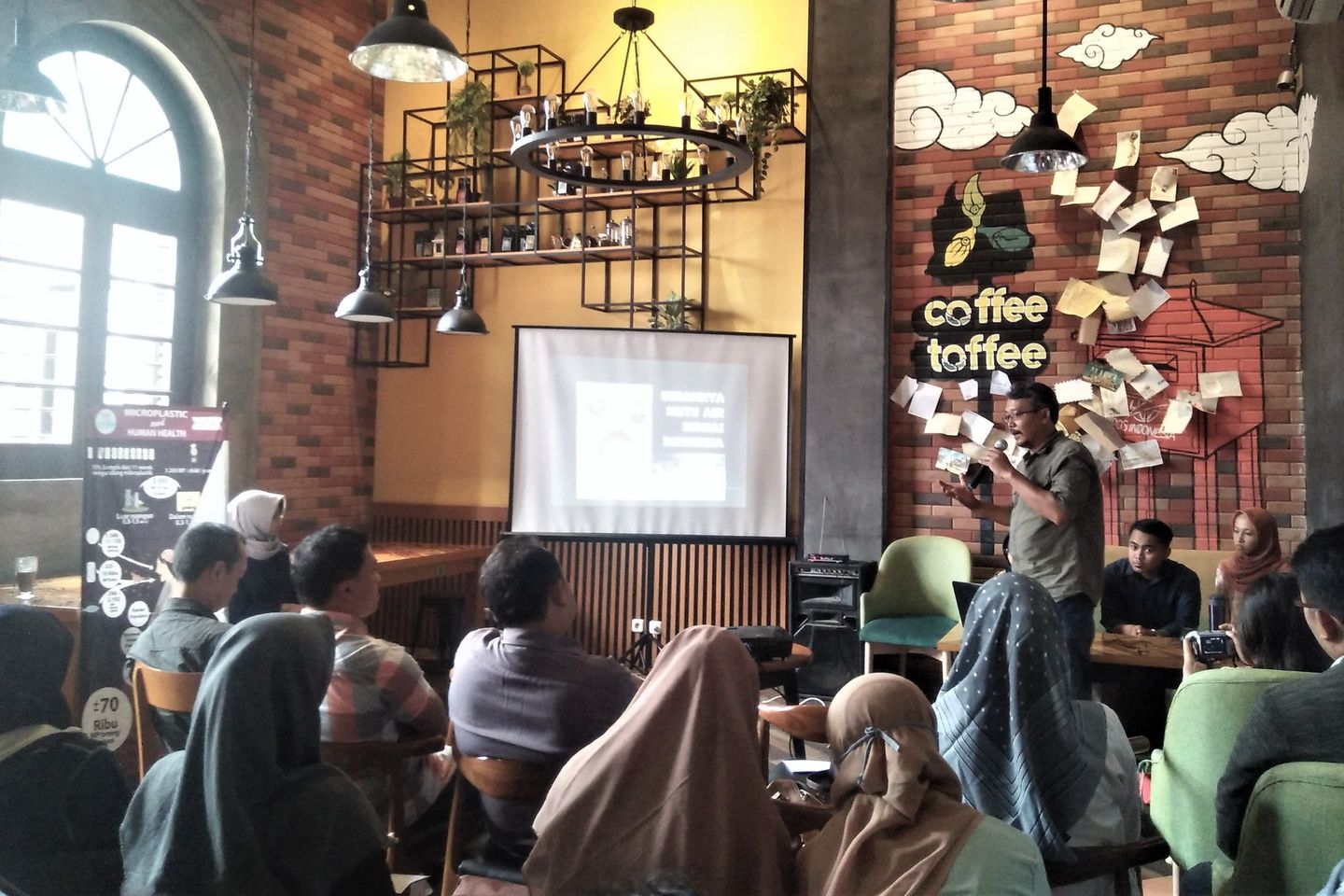 Limbah 12 Industri Kertas di Jatim Mengandung Mikroplastik