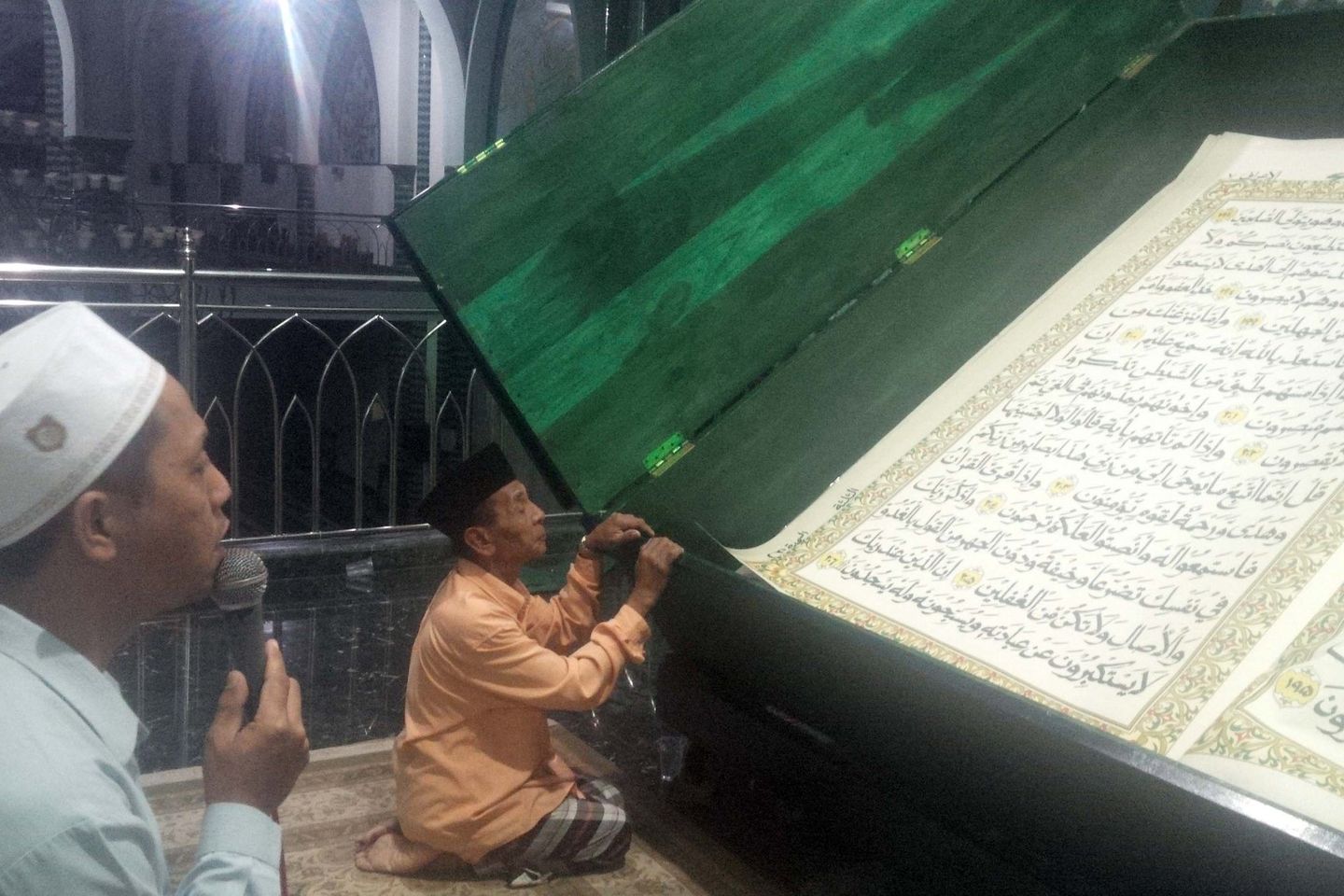 Pembaca Alquran "Raksasa" di Banyuwangi Bukan Sembarang Orang