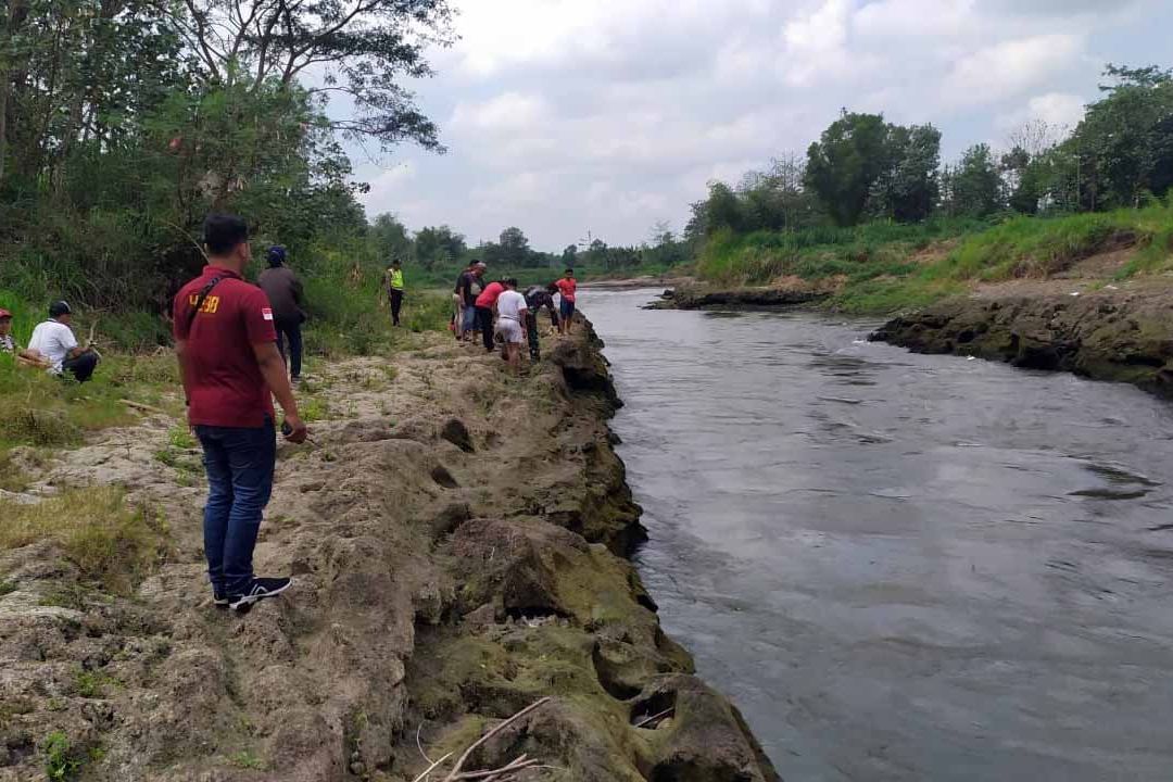 Seorang Kakek di Blitar Terjatuh ke Sungai Brantas
