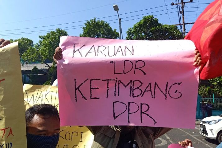 Tujuh Tuntutan Massa Aksi di Surabaya