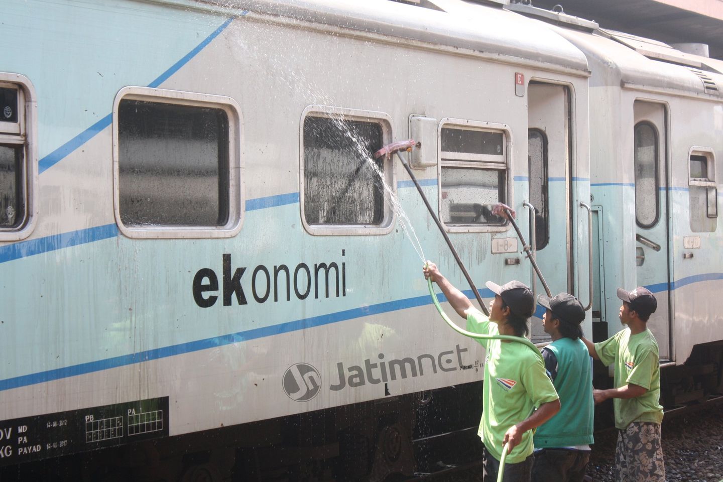 Liburan Imlek KAI Surabaya Tambah Kereta Api