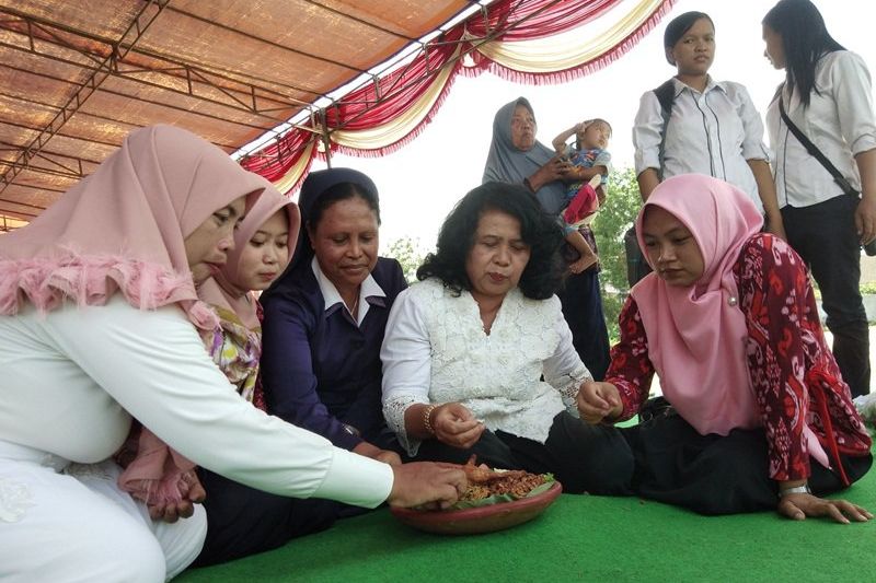 Biarawati Juga Ikut Merayakan Festival Maulid Nabi di Mojokerto