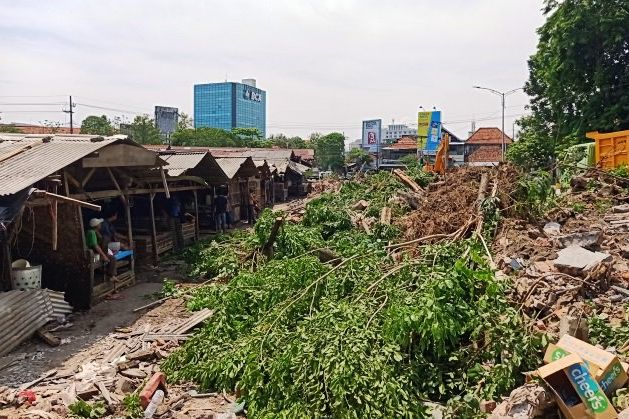 Pemkot Surabaya Gusur 40 Stand Unggas di Pasar Keputran