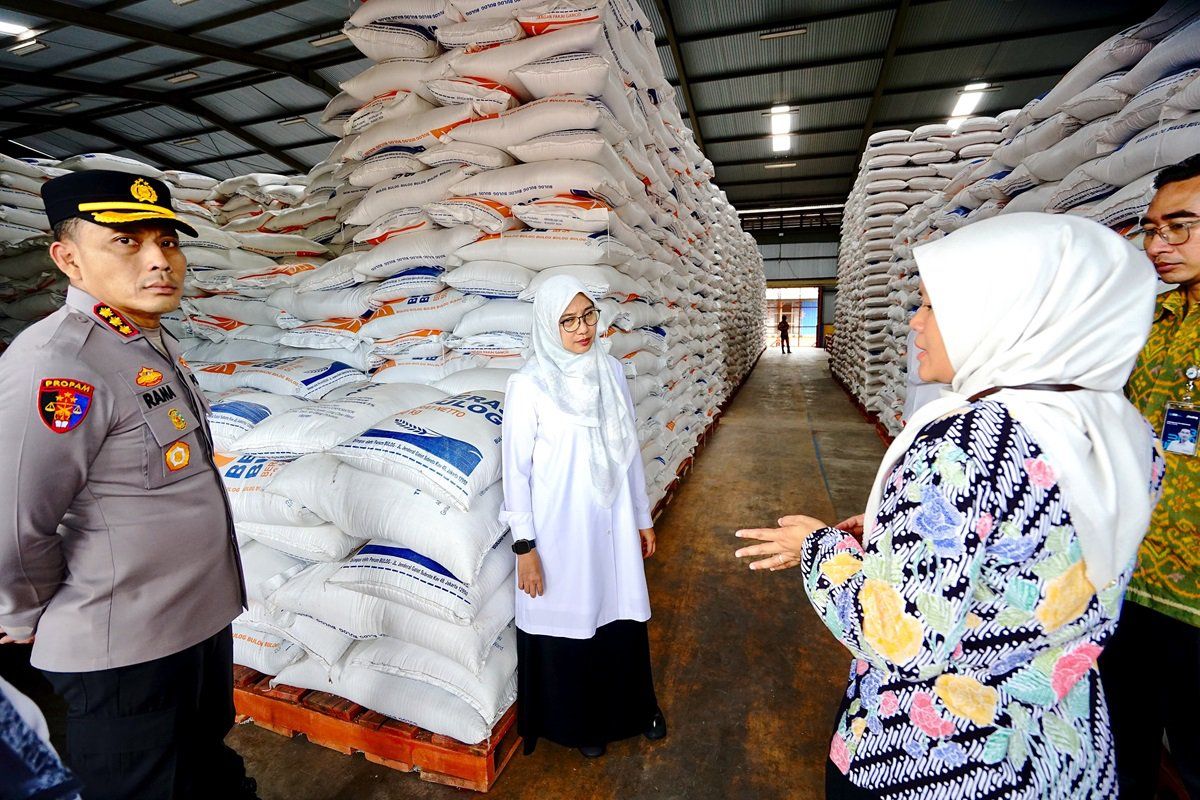 Bupati Ipuk Cek Stok Beras dan Elpiji untuk Ramadan dan Lebaran